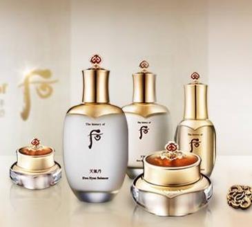 后化妆品品牌形象与围巾搭配 店铺装修与产品展示的艺术